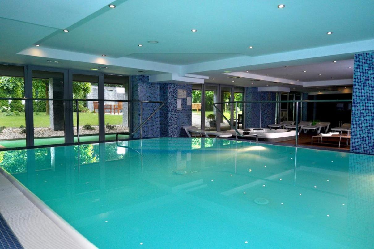 מיכלובצ'ה Hotel Mousson מראה חיצוני תמונה