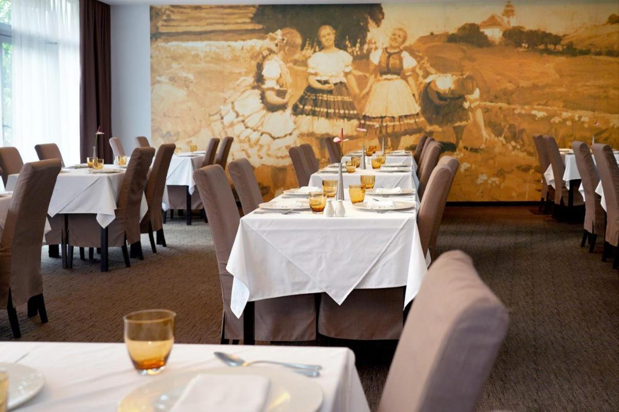 מיכלובצ'ה Hotel Mousson מראה חיצוני תמונה
