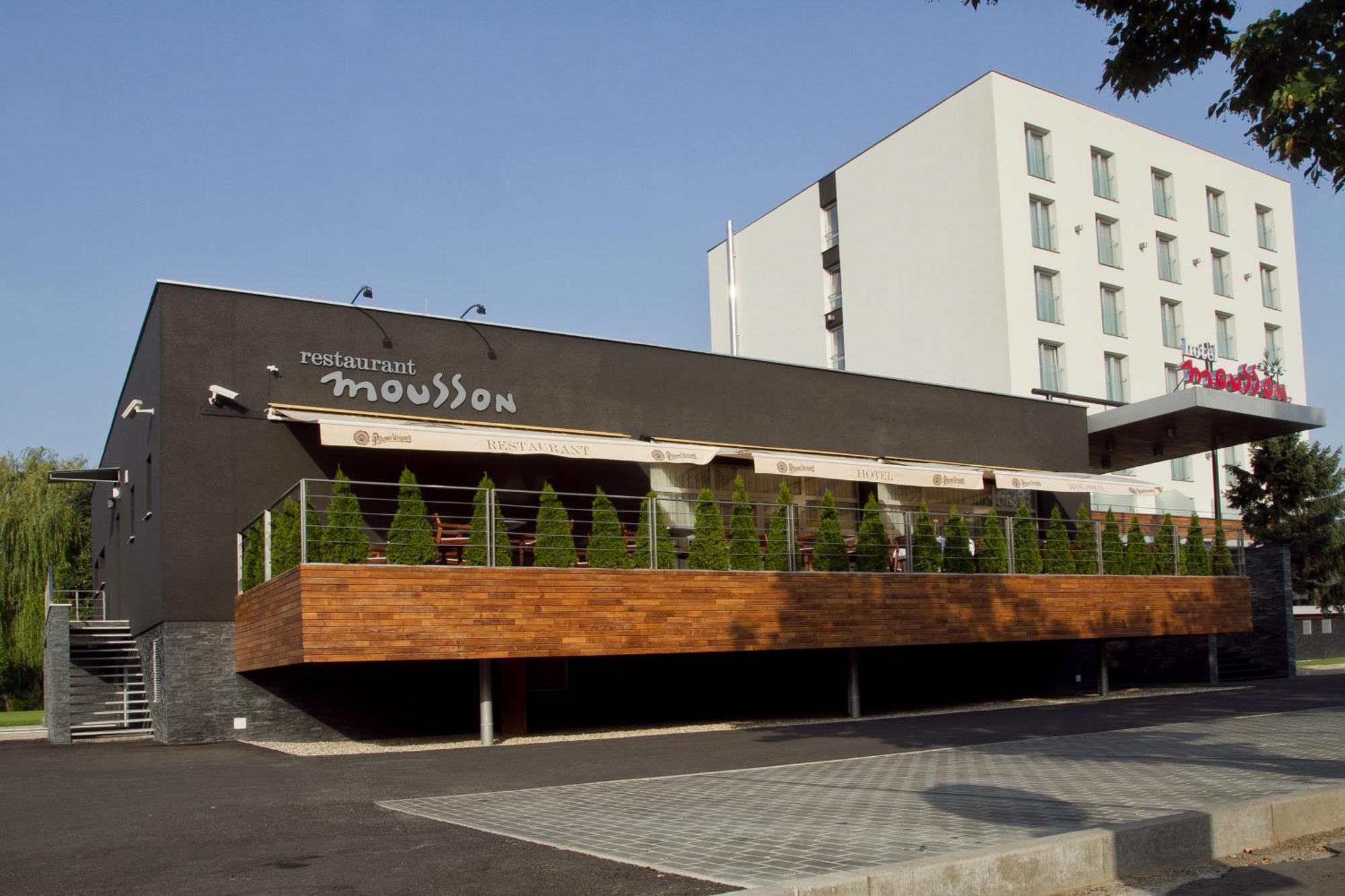 מיכלובצ'ה Hotel Mousson מראה חיצוני תמונה